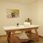 Mira Sagres מלון